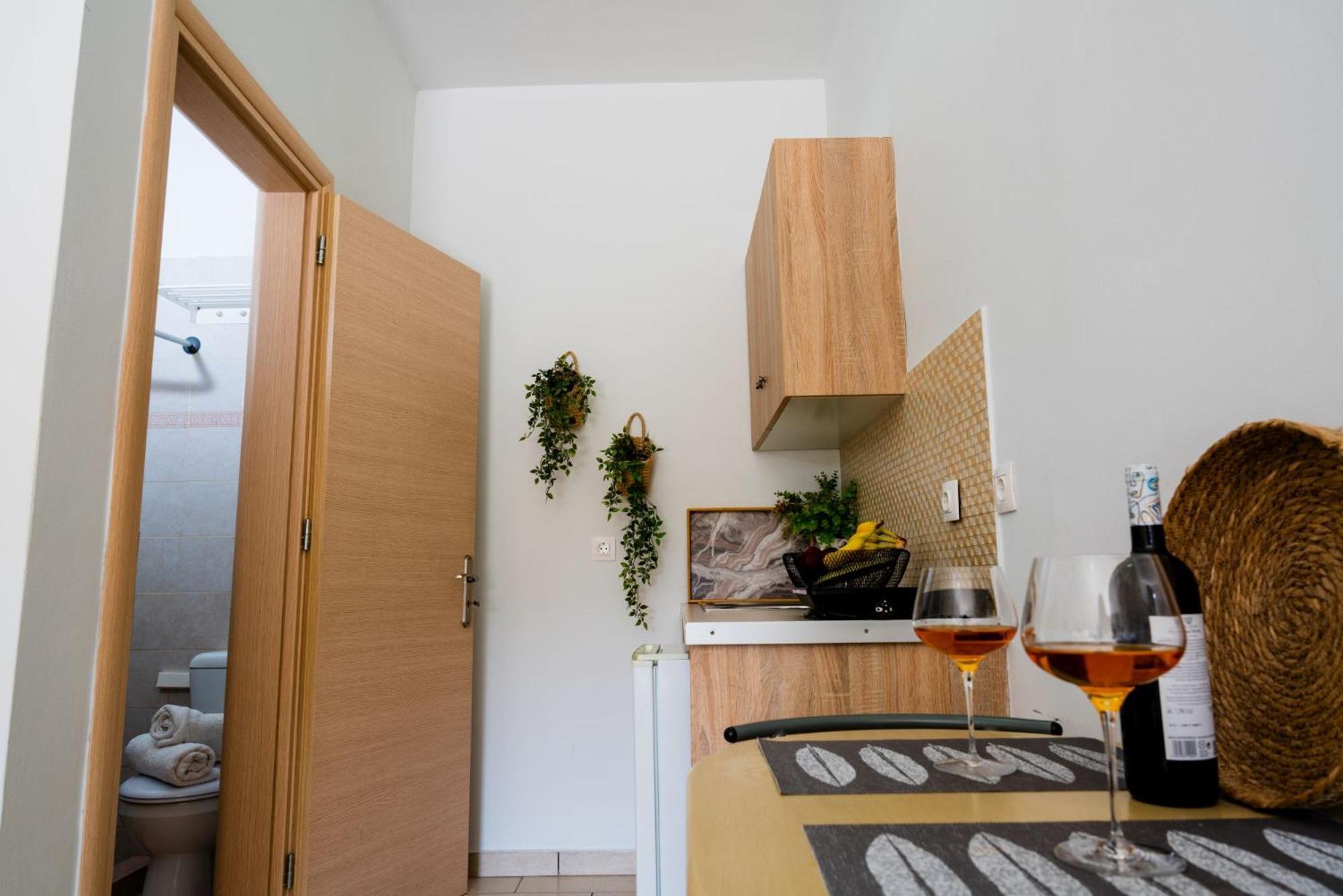 Tesys Studios And Apartments Лаганас Номер фото