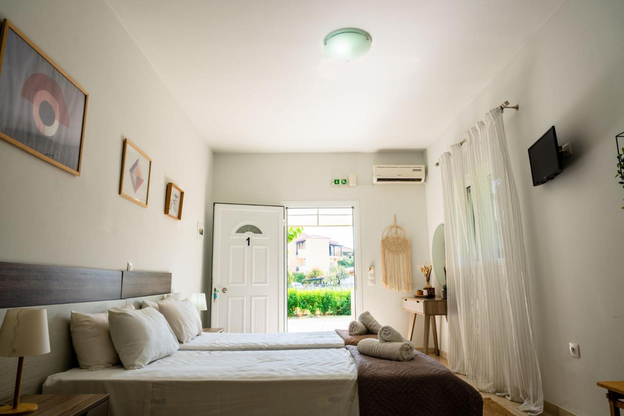 Tesys Studios And Apartments Лаганас Номер фото